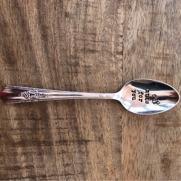 Hand-stamped silver plated vintage spoon saying “nuts for you” with 🐿️ & acorn - Picture 5 of 14